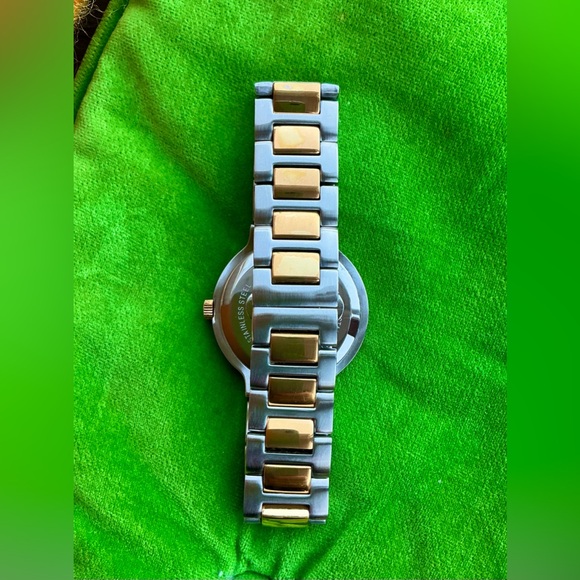 Authentic GUCCI DRESS watch🧡🤍🧡 - Picture 16 of 16